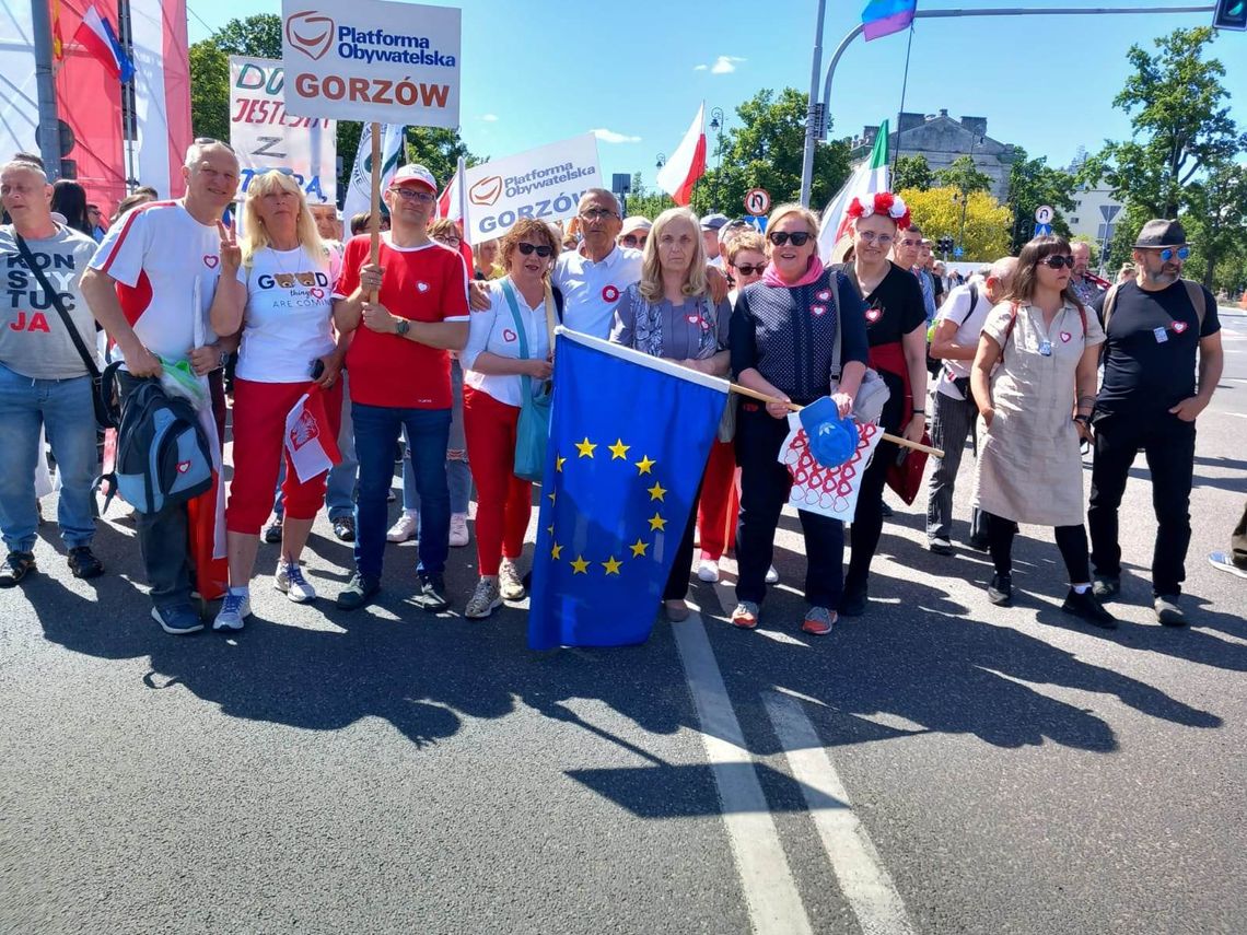 W Warszawie trwa Marsz Wolności. Imponująca frekwencja. Z Gorzowa pojechały trzy autobusy [zdjęcia]