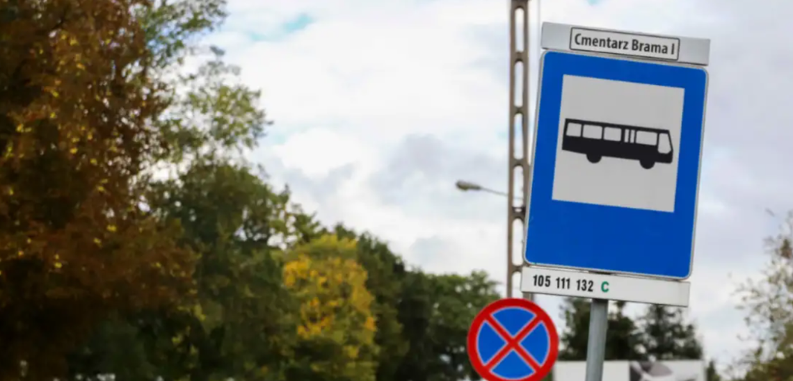 Więcej autobusów na cmentarz przed 1 listopada