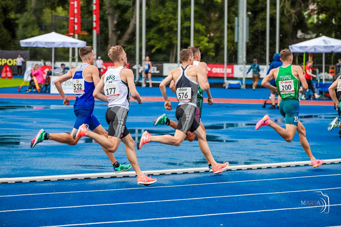 Wielkie sportowe widowisko na stadionie lekkoatletycznym