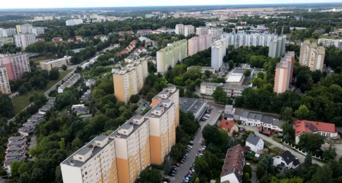 Windy pełne niespodzianek – powraca problem bezdomnych w blokach Windy pełne niespodzianek – powraca problem bezdomnych w blokach
