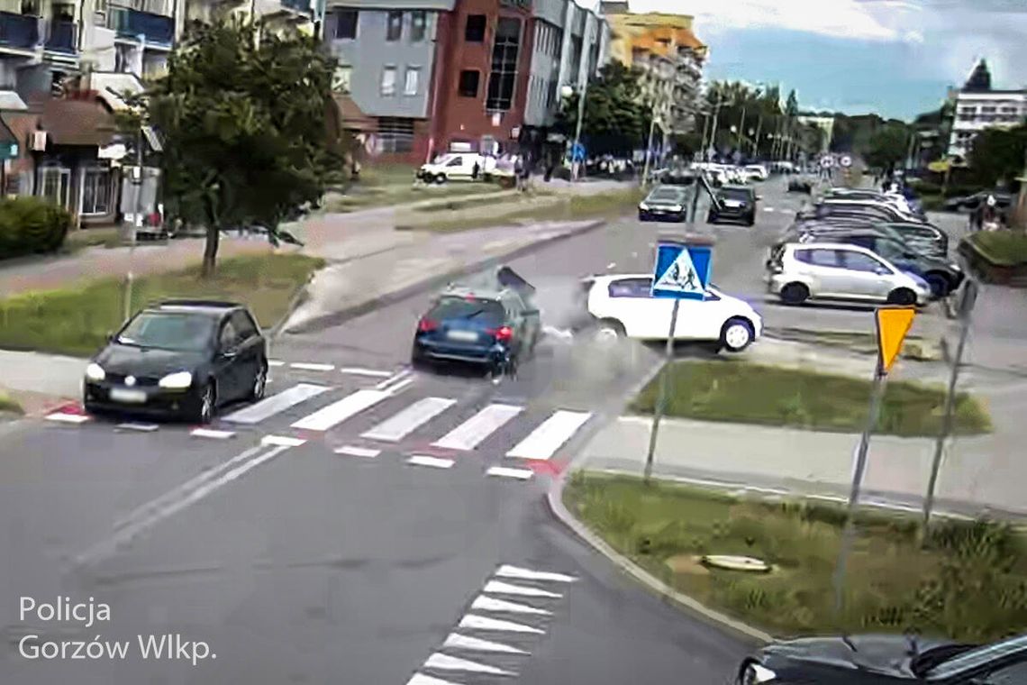 Wjechał w inne auto i próbował uciec. Chwilę później wyszło na jaw coś jeszcze Wjechał w inne auto i próbował uciec. Chwilę później wyszło na jaw coś jeszcze