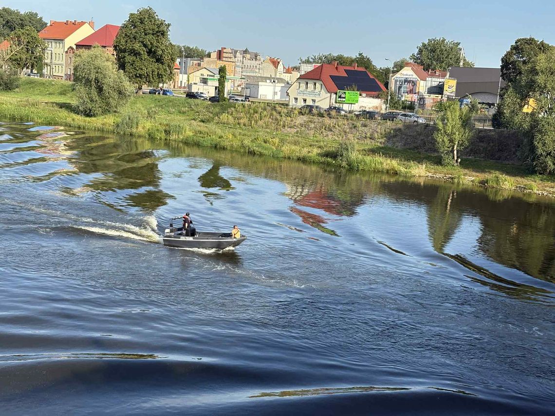 Wszedł do Warty i zniknął. Służby wznowiły poszukiwania w Gorzowie