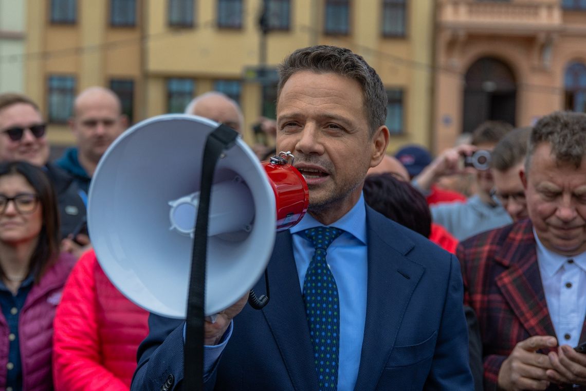 Wybory prezydenckie 2025. Nowy sondaż: II tura na styku!