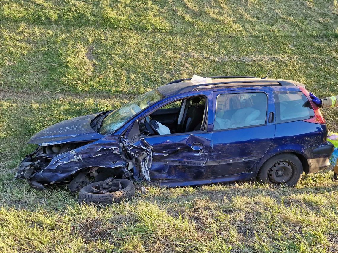 Wypadek na drodze krajowej DK24. Ranny trafił do szpitala, policja apeluje o pomoc
