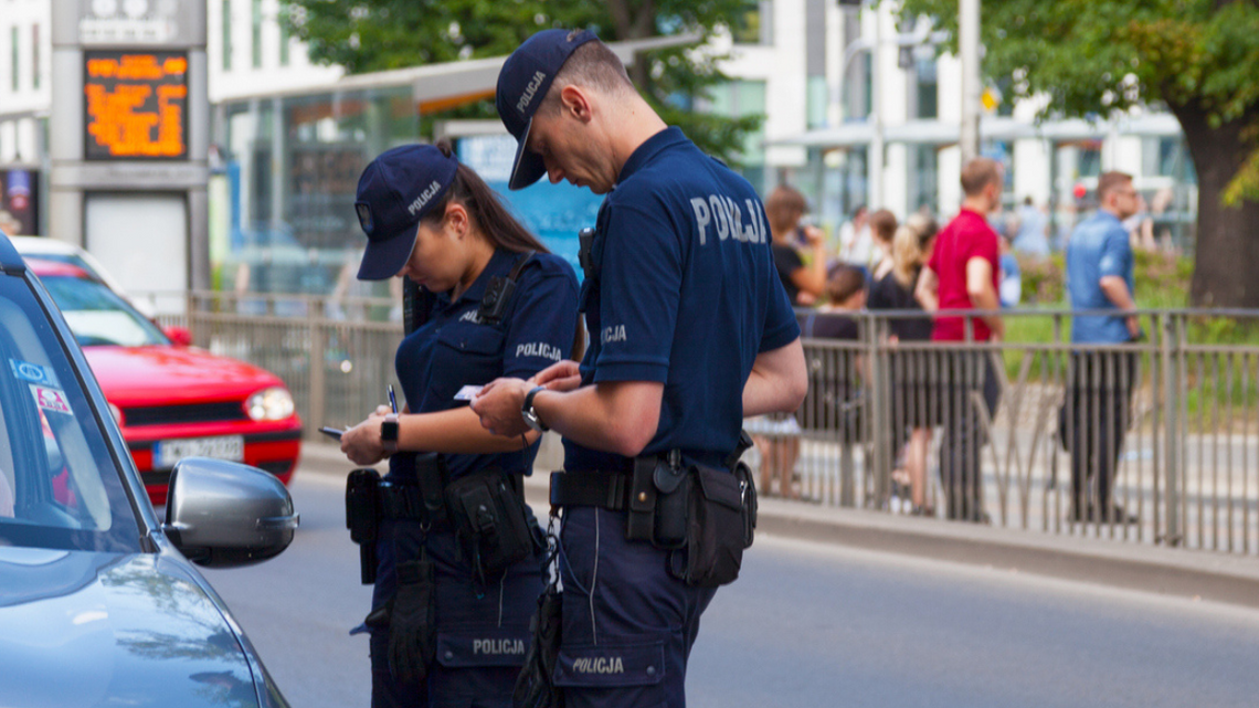 Za dużo obowiązków, za mało pieniędzy. Policjantów ubywa z dnia na dzień