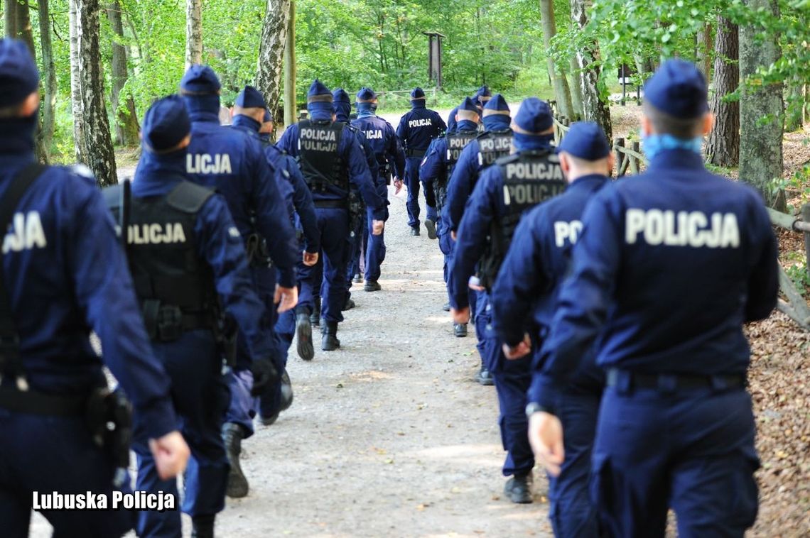 Zagubiła się w lesie w trakcie grzybobrania, z pomocą ruszyli Policjanci