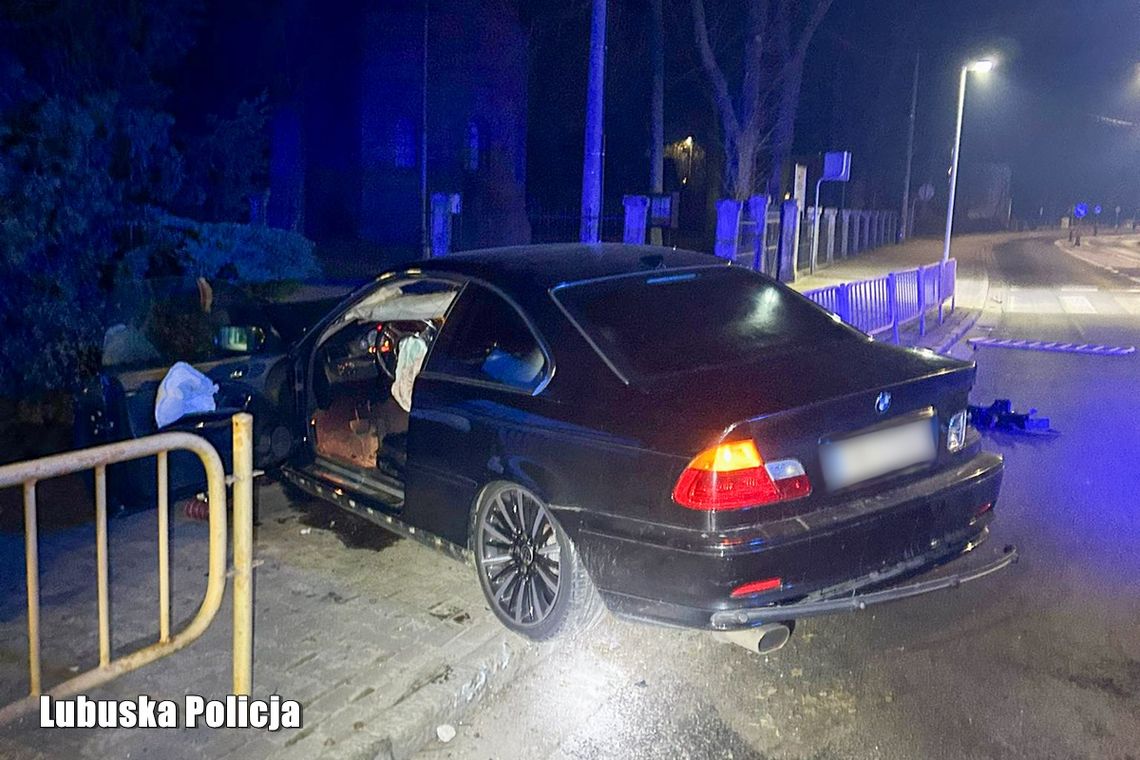 Zobaczył radiowóz i zaczął uciekać. Finał tej jazdy był dramatyczny